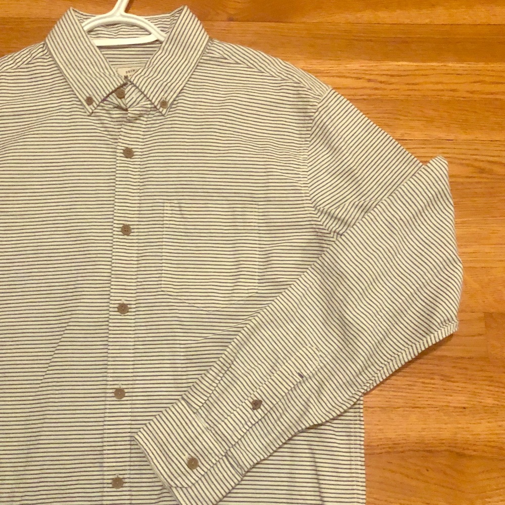 Men’s striped American Eagle button up size Medium